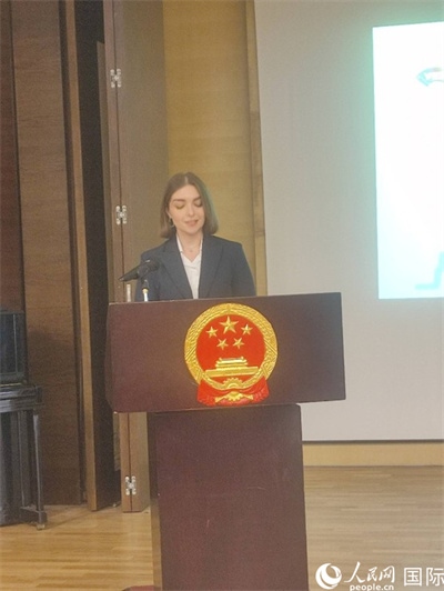 意方學生代表白綺花發(fā)言。人民網(wǎng)記者 鄭彬攝