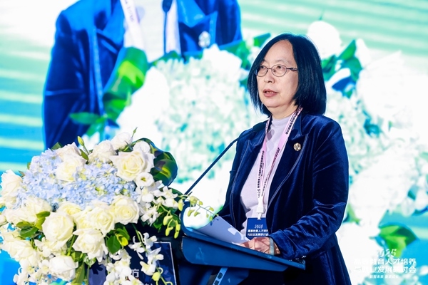 中國(guó)高等教育學(xué)會(huì)學(xué)術(shù)咨詢發(fā)展委員會(huì)委員、中國(guó)高等教育學(xué)會(huì)原副秘書長(zhǎng)、《中國(guó)高教研究》主編王小梅。