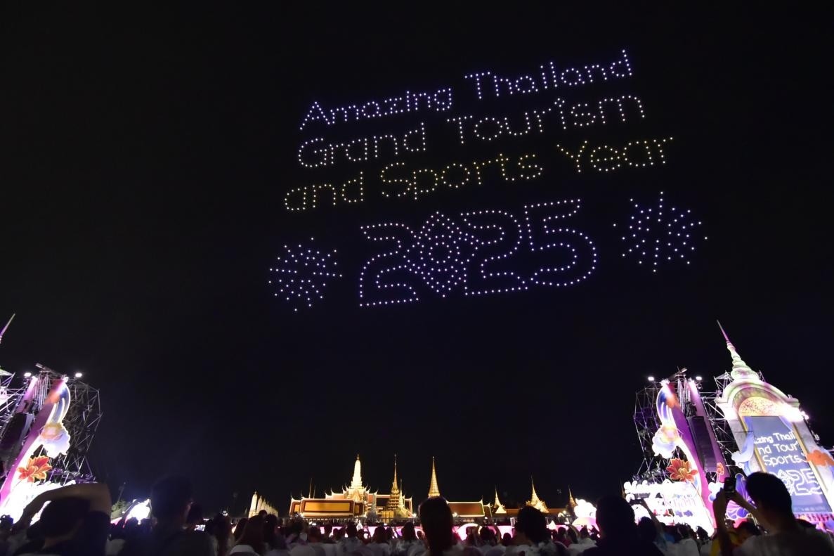 由1200架無人機組成的燈光秀點亮夜空。泰國國家旅游局供圖