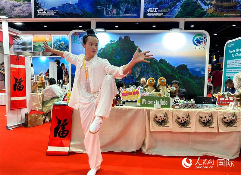 中國武當(dāng)功夫走進東南亞，以精湛的武藝和飄逸的身姿詮釋中國武術(shù)的精髓。人民網(wǎng)記者 簡承淵攝