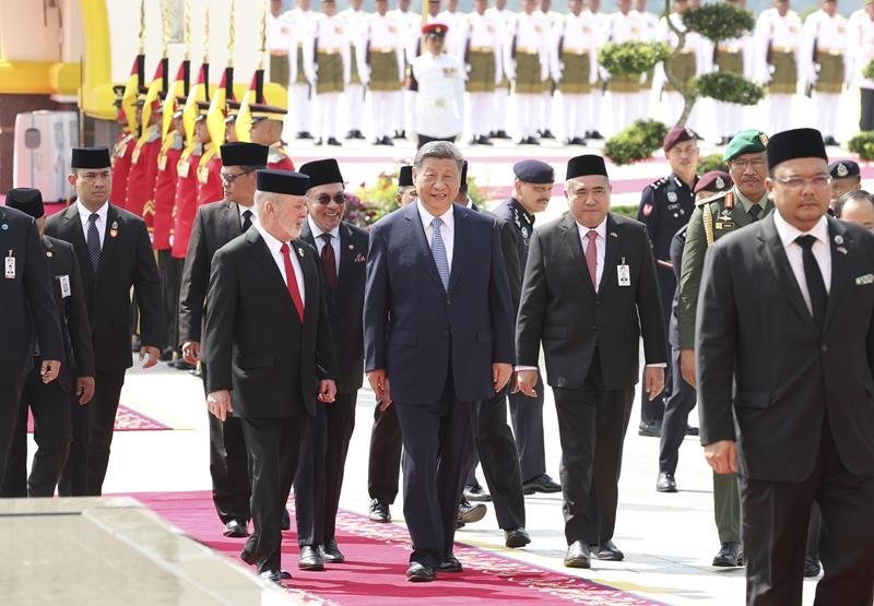 4月16日，馬來西亞最高元首易卜拉欣在馬來西亞國家王宮廣場(chǎng)為習(xí)近平主席舉行隆重歡迎儀式。