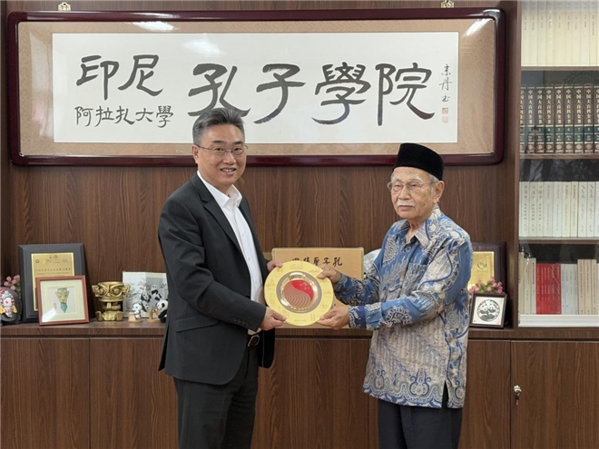 雙方交換禮物?；顒?dòng)主辦方供圖