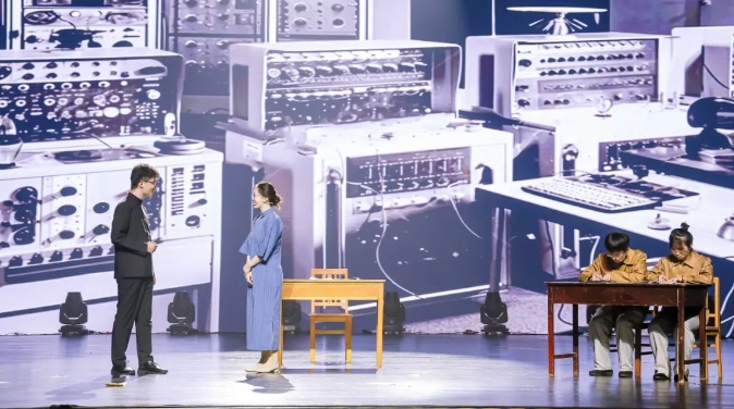 第二屆弘揚(yáng)“兩彈一星”精神話劇大賽決賽現(xiàn)場。學(xué)校供圖