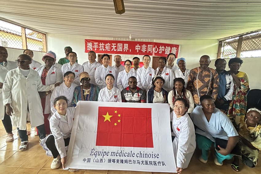 【4】圖為活動(dòng)結(jié)束后的合影。中國（山西）第24批援喀麥隆姆巴爾馬尤醫(yī)療隊(duì) 供圖