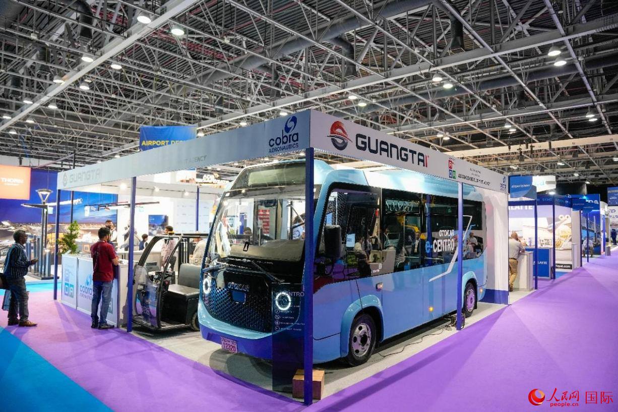 展會(huì)展示的電動(dòng)大巴車。人民網(wǎng)塔里克·易卜拉欣攝