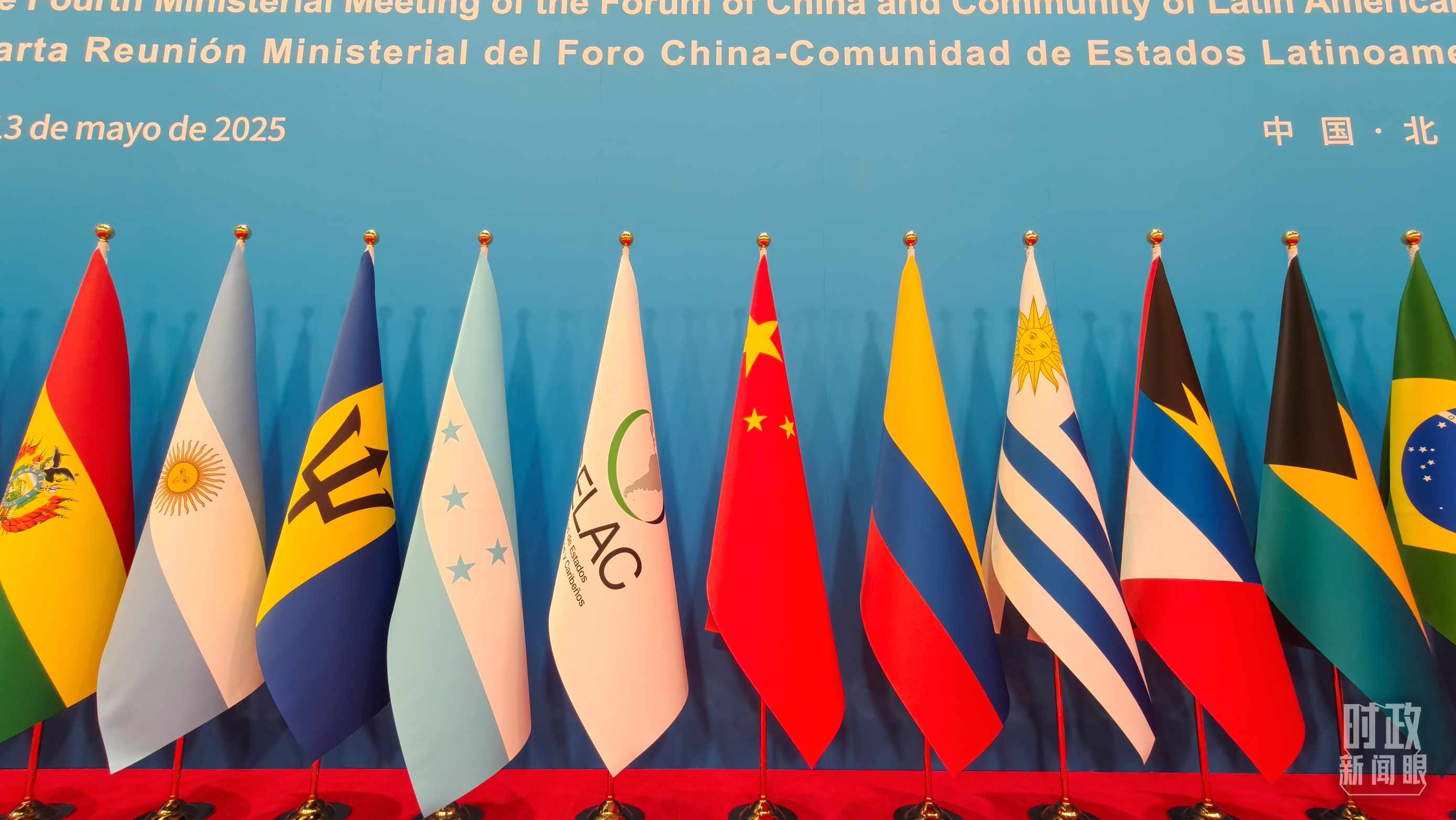 開幕式現(xiàn)場的旗陣。（總臺央視記者陸泓宇拍攝）