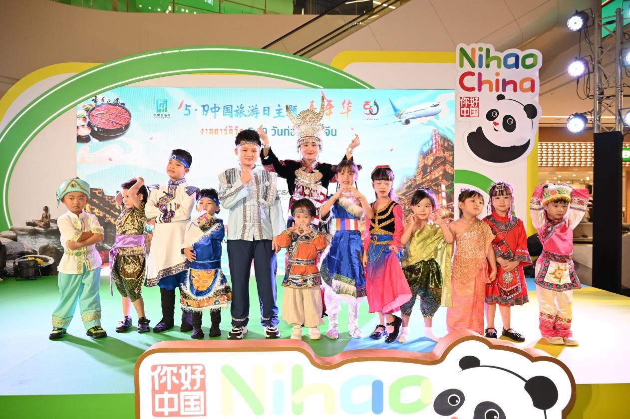 開幕式上，中泰小朋友服飾秀表演。主辦方供圖