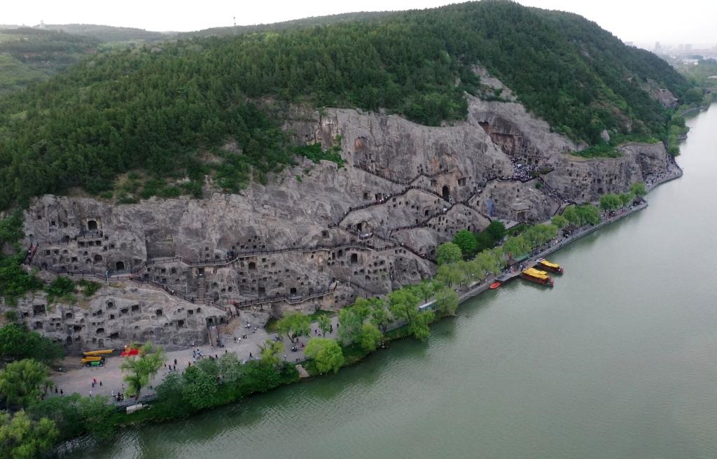 這是近日拍攝的洛陽(yáng)龍門石窟（無(wú)人機(jī)照片）。新華社記者 李嘉南 攝