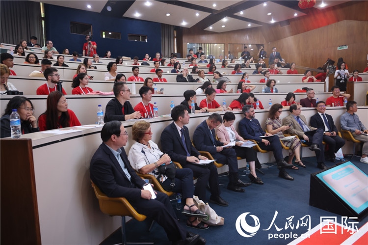 2025年“漢語橋”巴西賽區(qū)決賽現(xiàn)場。人民網(wǎng)記者 時(shí)元皓攝