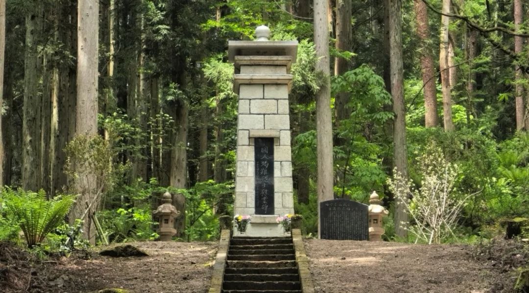 福島縣豬苗代町中國殉難勞工慰靈碑修繕完工暨植樹祭掃儀式舉行。中國駐新潟總領(lǐng)館供圖