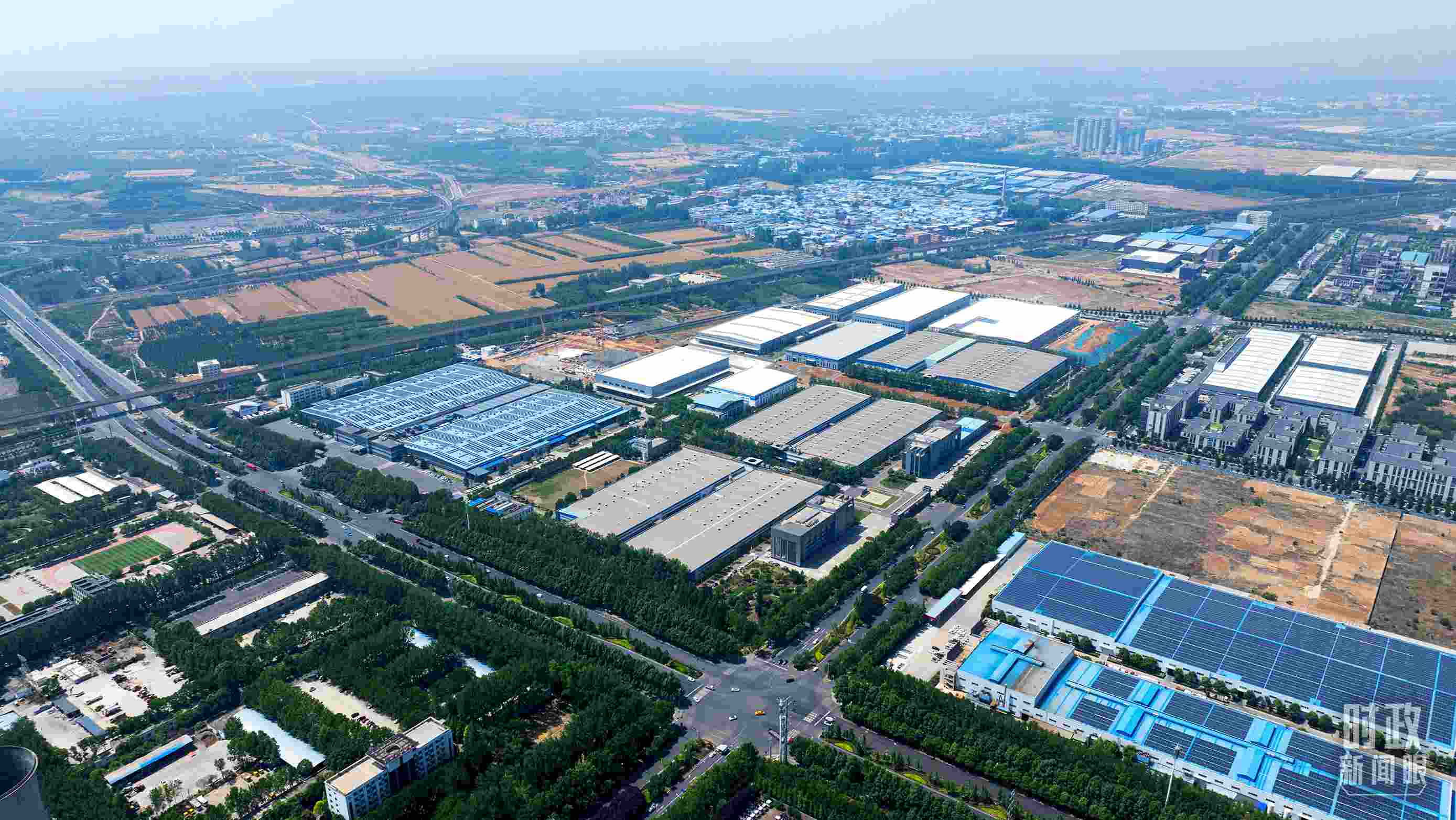 △俯瞰洛陽軸承集團股份有限公司。（總臺央視記者范凱拍攝）