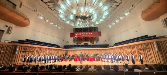 重慶大學(xué)城樹人小學(xué)校管樂團(tuán)參加比賽。