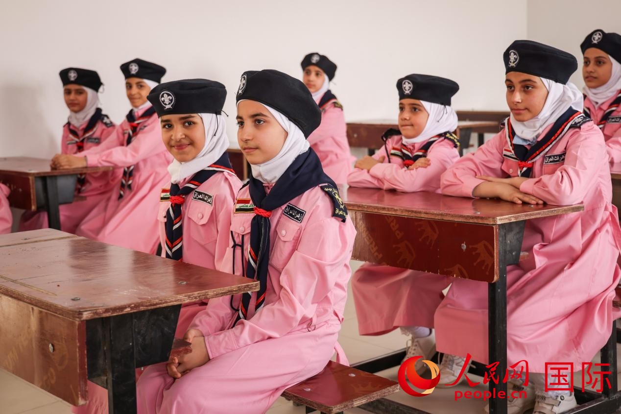 阿爾穆塔?阿里卡特國(guó)際學(xué)校的學(xué)生在教室內(nèi)上課。人民網(wǎng)記者 薛丹攝
