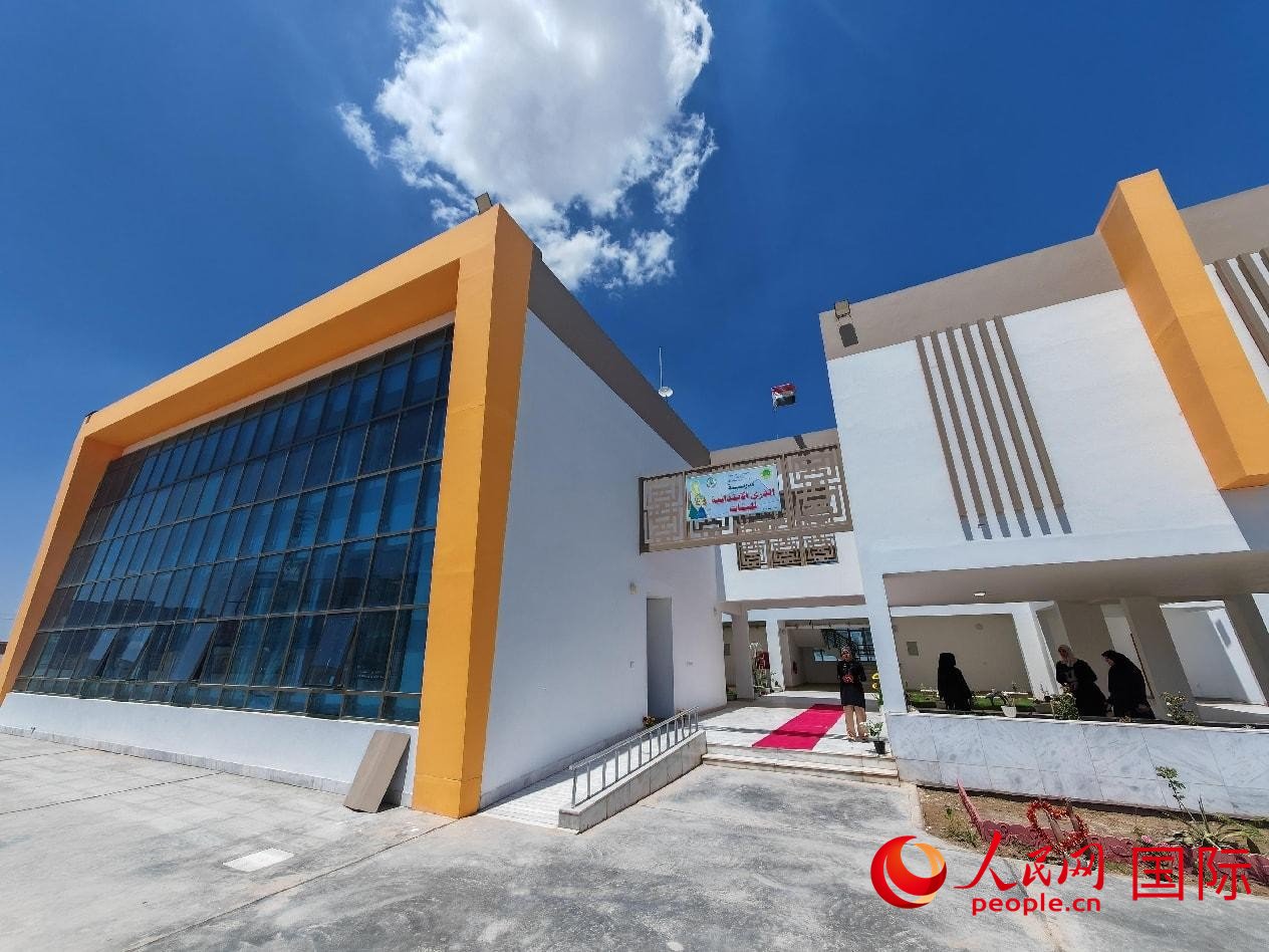 圖為阿爾·圖拉女子學(xué)校校園一景。人民網(wǎng)記者 管克江攝