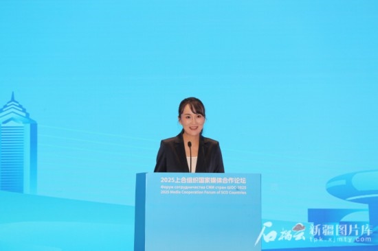 5月23日，在2025上合組織國家媒體合作論壇青年文化交流營活動中，人民日報社記者阿爾達克·塔巴拉克發(fā)言。石榴云/新疆日報記者 李雄心攝