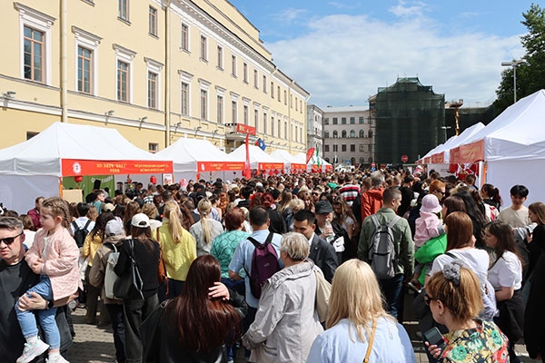 “茶和天下”·雅集活動現(xiàn)場。中國駐白俄羅斯大使館供圖