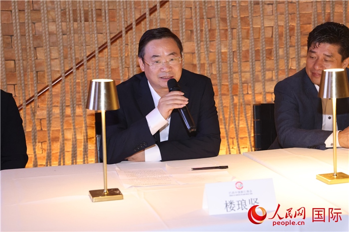 浙江省麗水市海外聯(lián)誼會(huì)會(huì)長樓瑯堅(jiān)在座談會(huì)上致辭。 人民網(wǎng)記者 時(shí)元皓攝