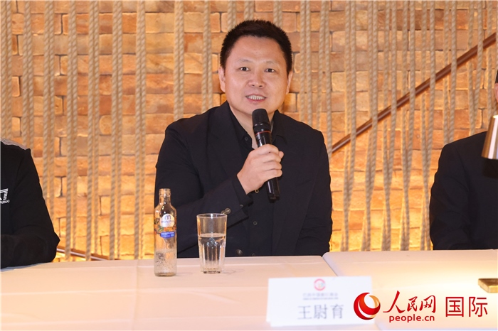 中國駐里約熱內(nèi)盧總領(lǐng)館副總領(lǐng)事王尉育在座談會(huì)上致辭。 人民網(wǎng)記者 時(shí)元皓攝